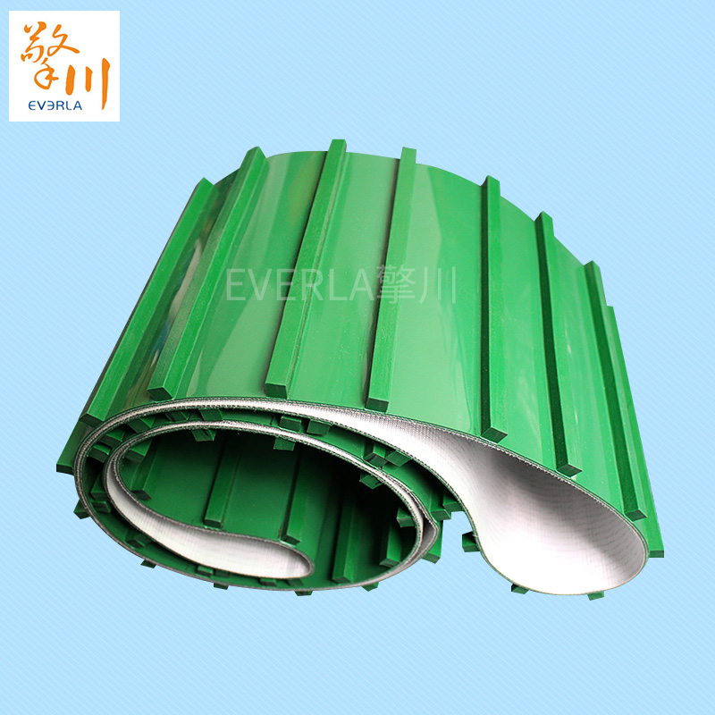 綠色PVC<a href='http://wxnic.cn/shusongdai/' target='_blank'><u>輸送帶</u></a>表面加長(zhǎng)擋塊條的主圖