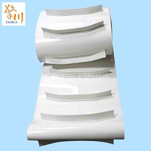 白色PVC彎<a href='http://wxnic.cn/shusongdai/xiangjiao/' target='_blank'><u>擋板輸送帶</u></a>